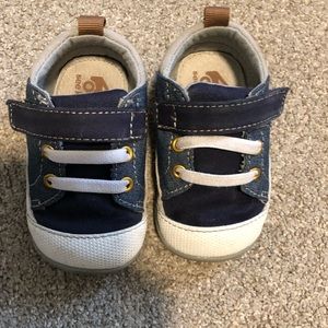 See Kai Run baby walker size 4 crib shoes